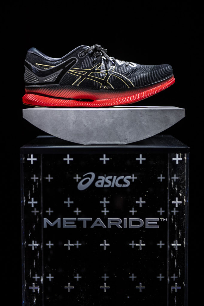 chaussures-course-a-pied-asics-metaride-1