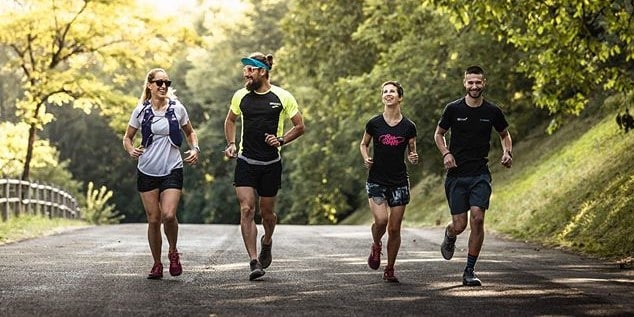 chaussure de marche et course