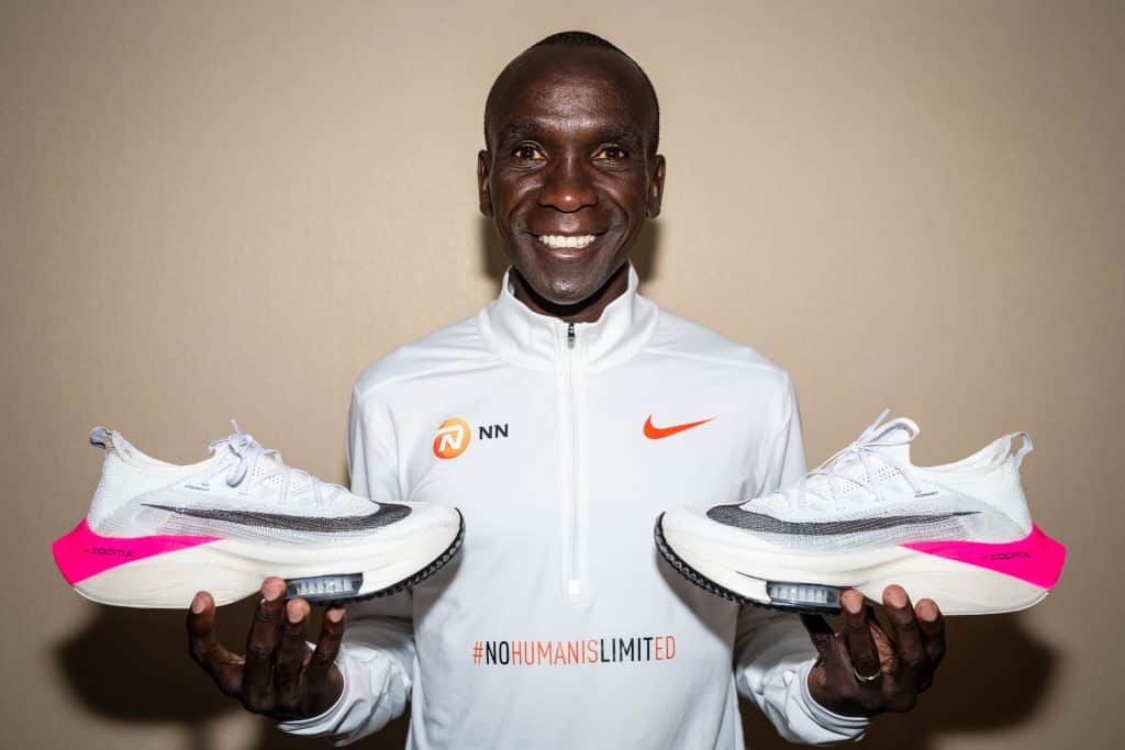 eliud-kipchoge-1-59-tentative-nike-zoom-marathon-chaussures-runpack