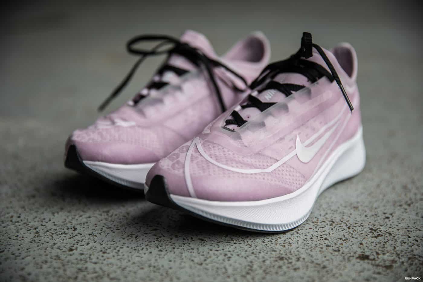 zoom fly 3 carbon plate
