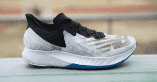 Image de l'article FuelCell TC, la chaussure à plaque de carbone de New Balance