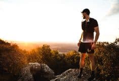 Image de l'article Salomon va faire un don à la Croix-Rouge avec sa nouvelle collection limitée « Golden Trail Series »