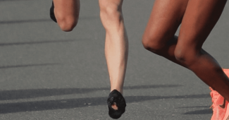 Image de l'article Une athlète japonaise termine son relais d’un Ekiden sans chaussures et bat son record personnel