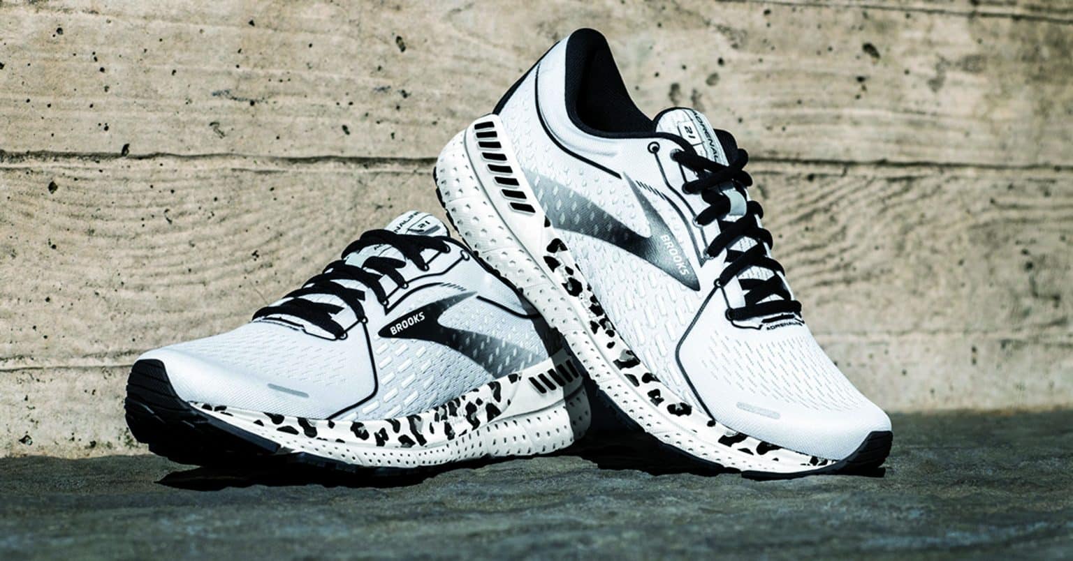 Retour de la collection Run Wild de Brooks aux motifs panthère des neiges