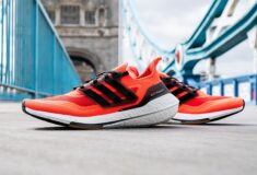 Image de l'article Deux adidas Ultraboost 21 aux couleurs des marathons de Boston et de Londres