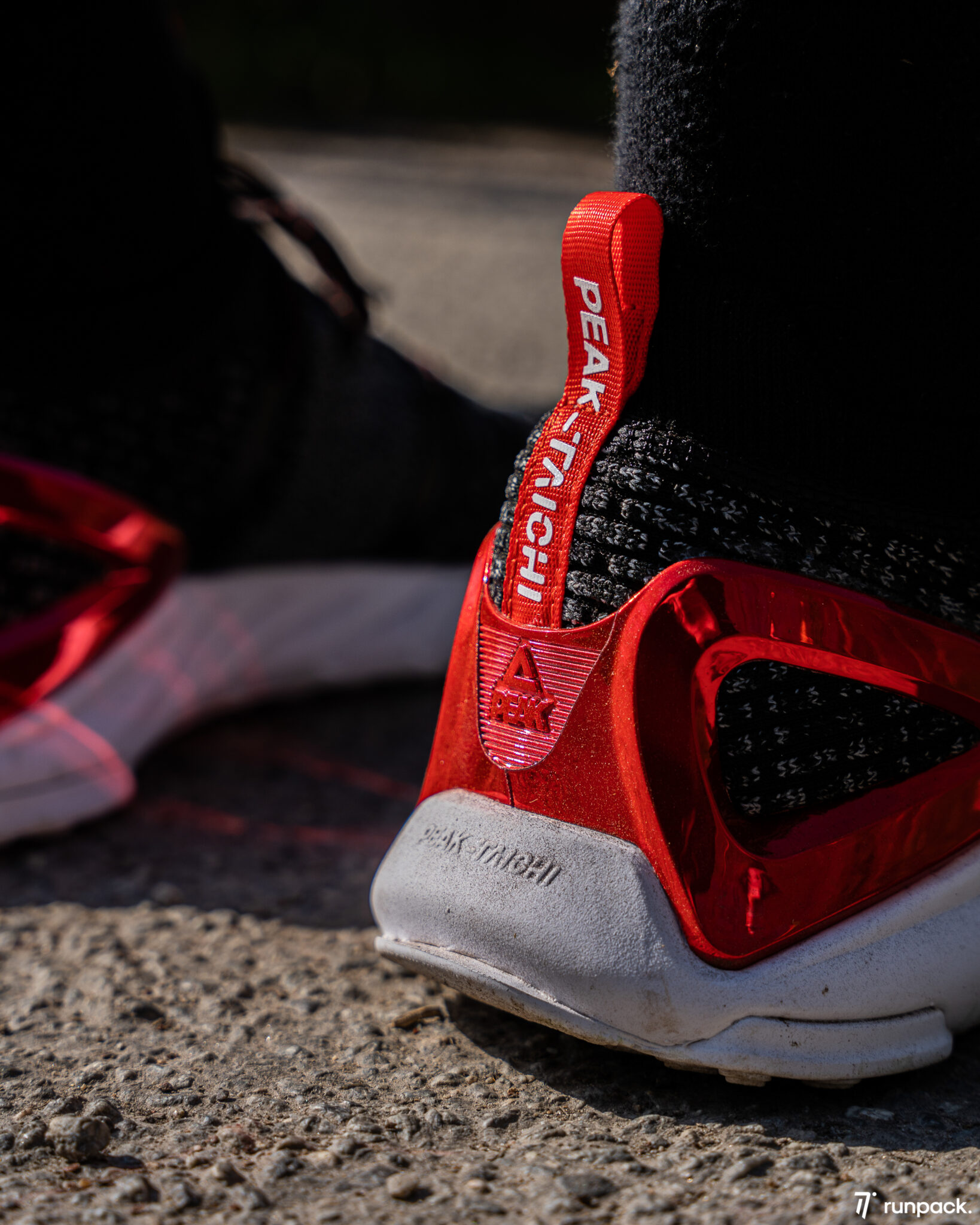 peak taichi running runpack 3