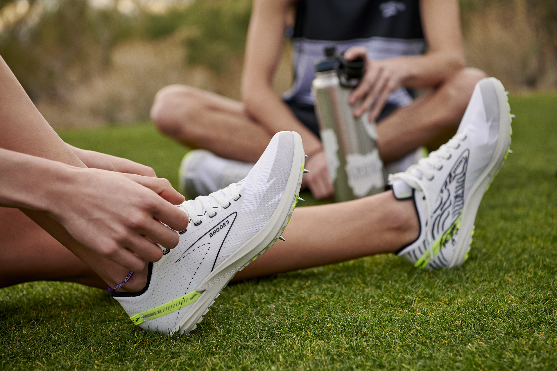 Brooks Brooks Garçons Course Pointes Compétition Largeur D Blanc Taille 37,5 