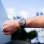 COROS Pace 4 Jakob Ingebrigtsen : une montre GPS au design noir et or