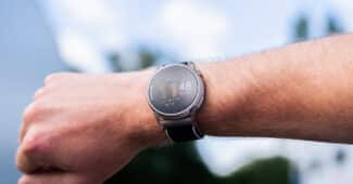 Image de l'article COROS Pace 4 Jakob Ingebrigtsen : une montre GPS au design noir et or