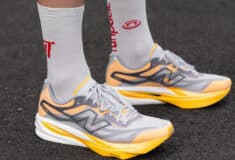 Image de l'article New Balance SC Elite v6 : une chaussure de compétition qui répond à chaque relance&nbsp;!